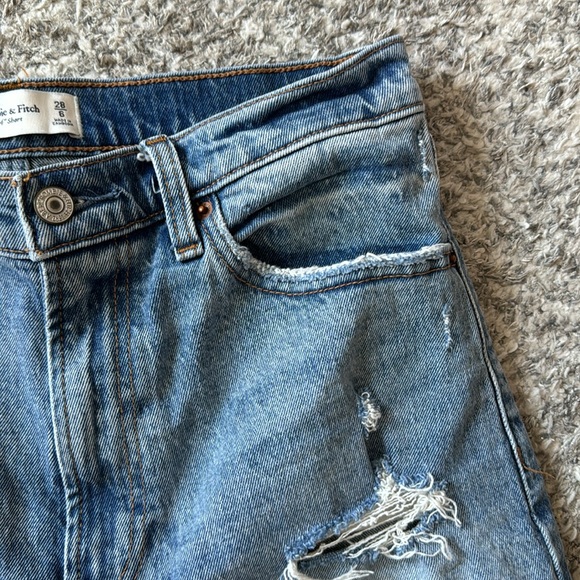 A&F High Rise 4” Short - Picture 5 of 6